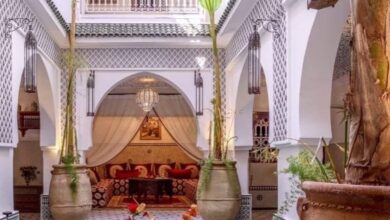 "Moroccan interior design: the charm of the East and the elegance of details in your home decor."